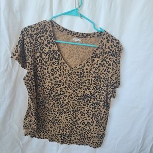 Old Navy v-neck large T-shirt leopard
